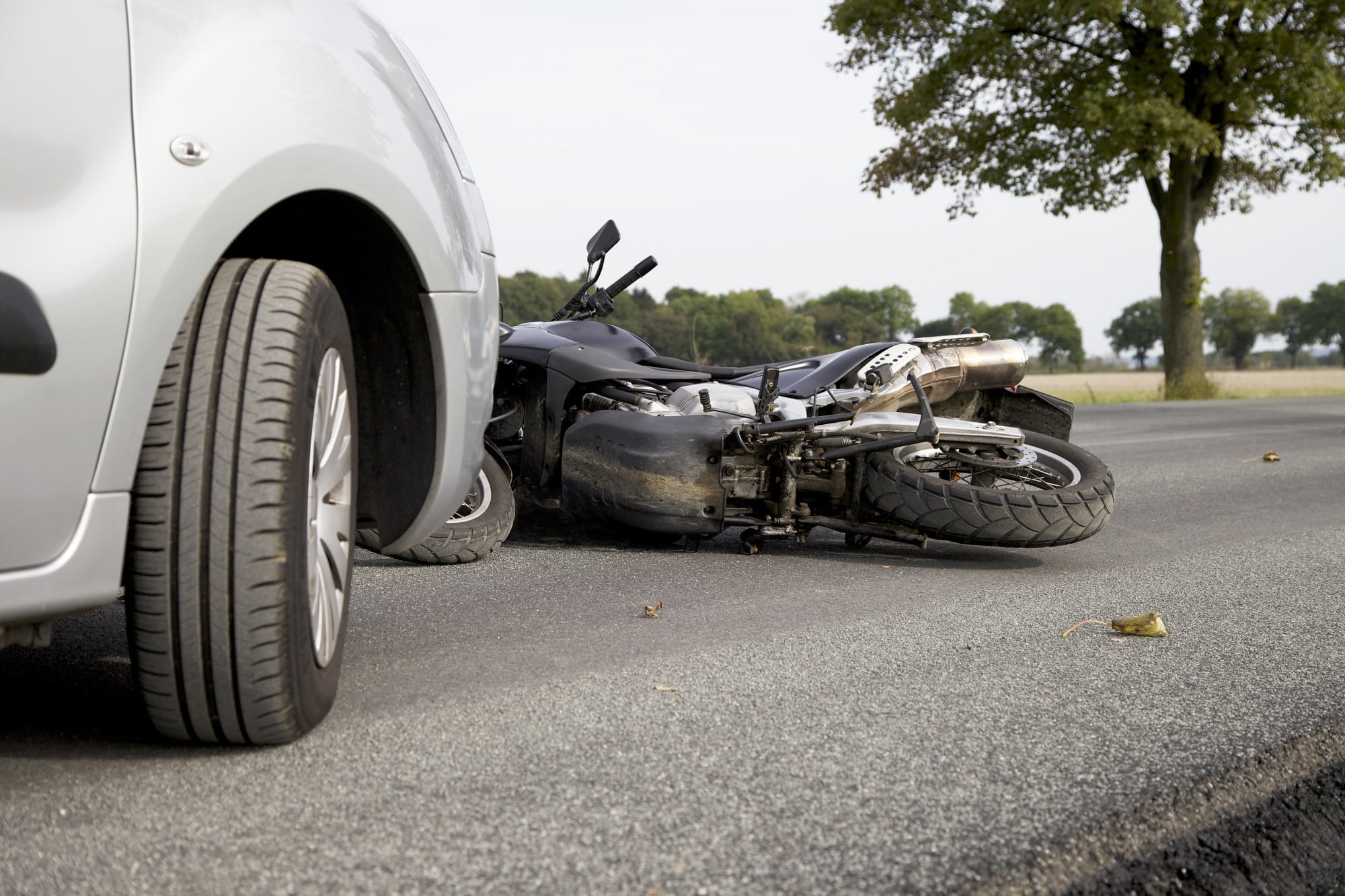 Verkehrsunfall mit einem Auto und einem Motorrad